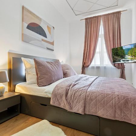 Luxe Living At Old Town Center Apartman Pozsony Kültér fotó